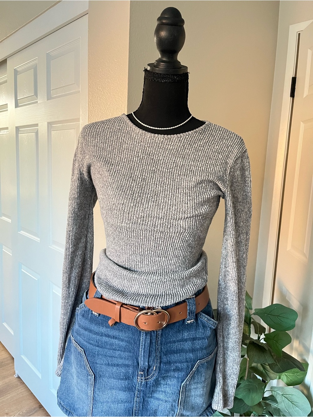 Gray Ribbed Knit Top Medium - Picture 2 of 6